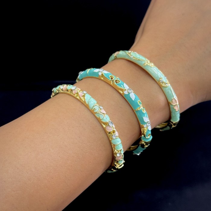 Turkuaz Ebruli Beyazlı Kelepçe resmi