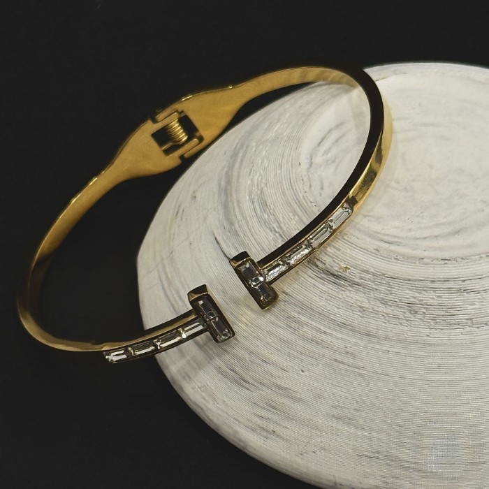 Çelik T Taşlı Kelepçe resmi