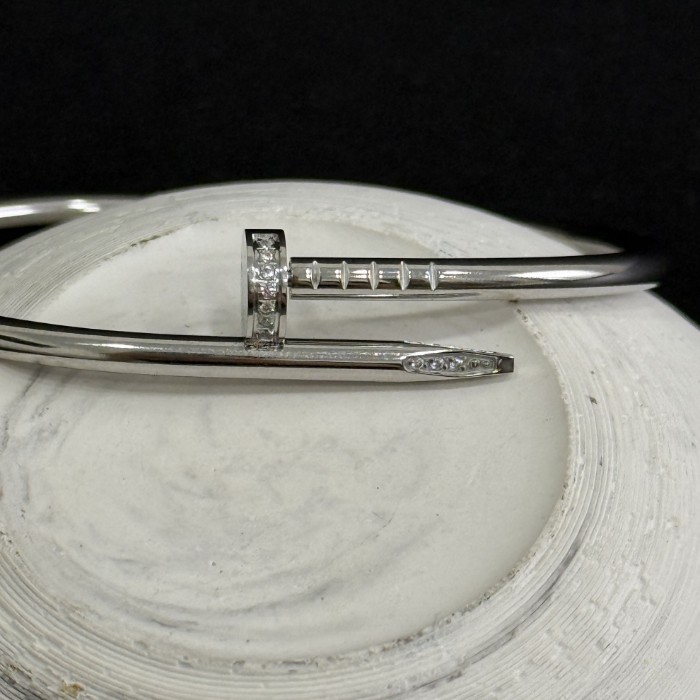 Çivi Minimal Taşlı Silver Çelik Kelepçe resmi