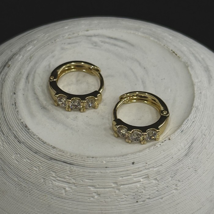 Minimal Beyaz Taş Küpe resmi