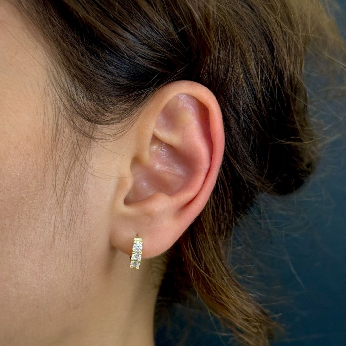 Minimal Beyaz Taş Küpe resmi