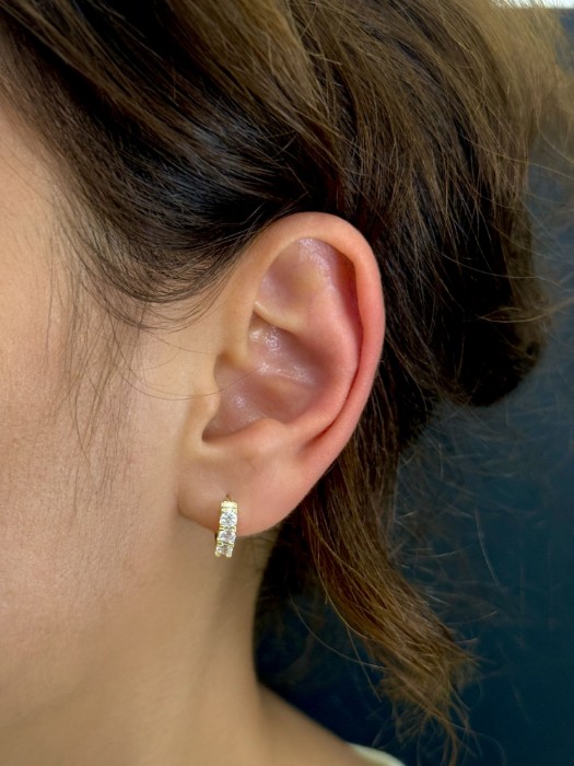 Minimal Beyaz Taş Küpe resmi