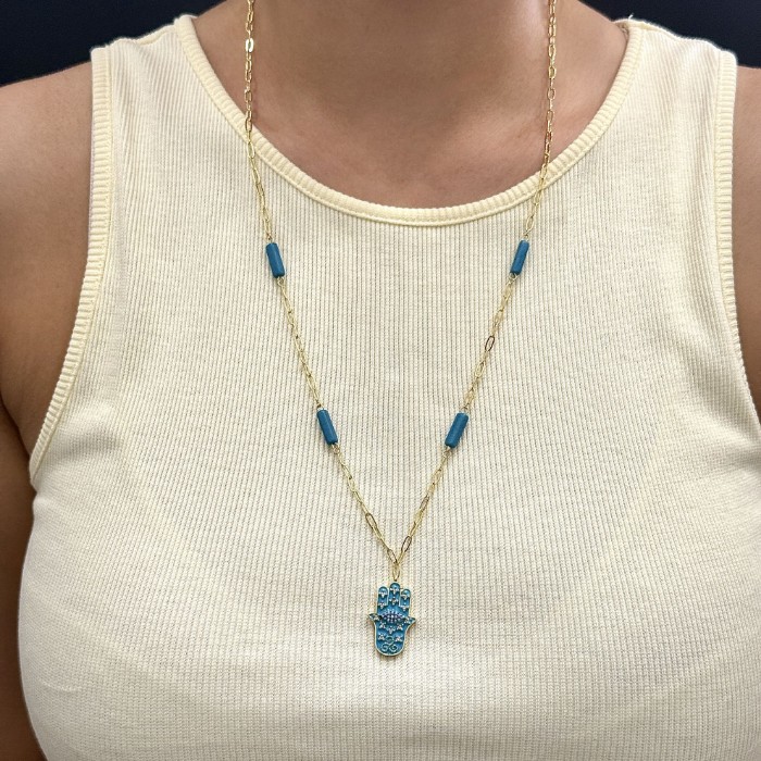 Mavi Fatma Ana Eli Kolye resmi