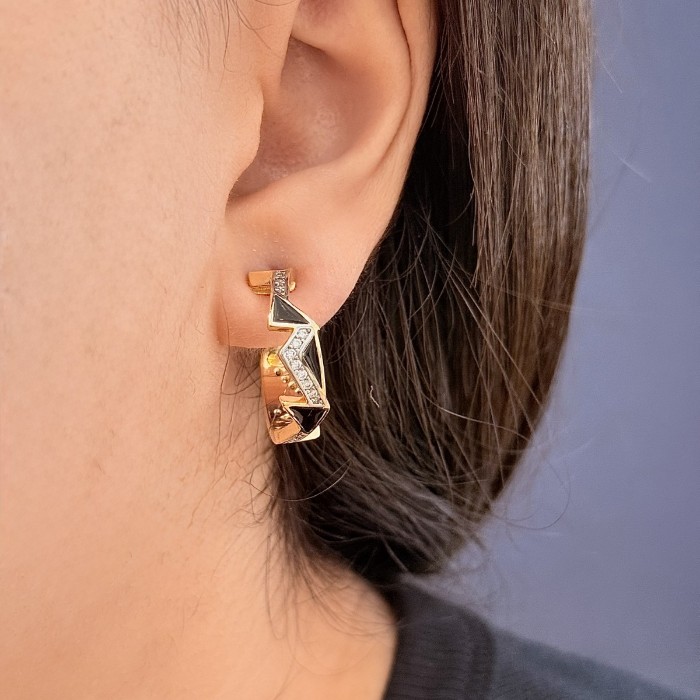 Noir Edge – Siyah Mine ve Taş Detaylı Halka Küpe resmi