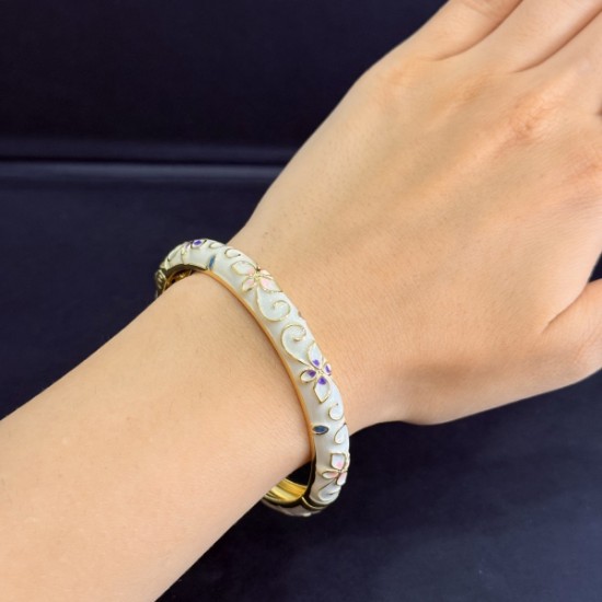 Beyaz Mineli Mor ve Pembe Çiçek Desenli Bileklik resmi