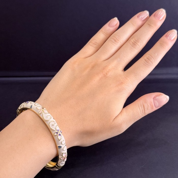 Beyaz Mineli Mor ve Pembe Çiçek Desenli Bileklik resmi