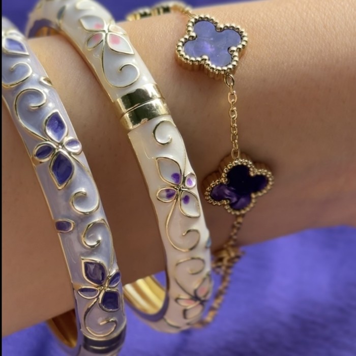 Lila Mineli Çiçek Desenli Bileklik resmi