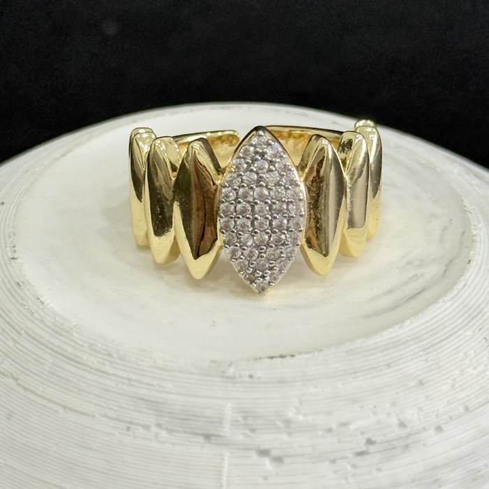 Marquise Taşlı Modern Yüzük resmi