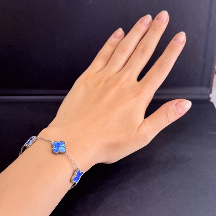 Mavi Dört Yapraklı Taşlı Bileklik Çelik resmi