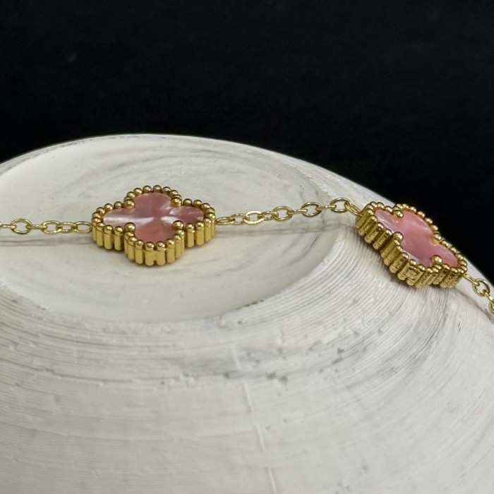 Pembe Dört Yapraklı Taşlı Bileklik Çelik resmi