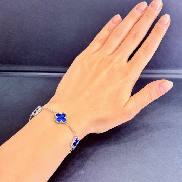 Lacivert Dört Yapraklı Taşlı Bileklik Çelik resmi