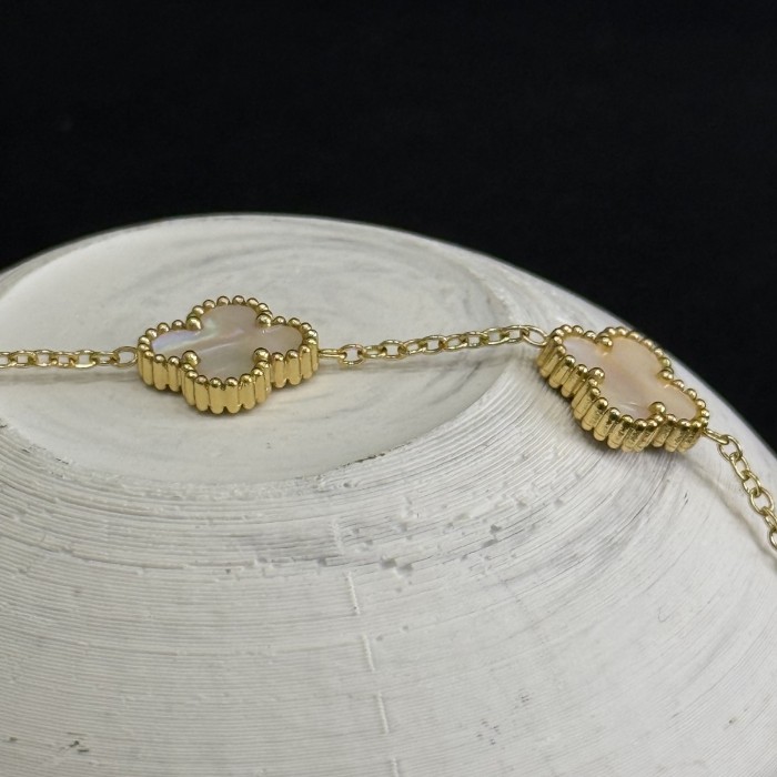 Sedef Dört Yapraklı Taşlı Bileklik Çelik resmi