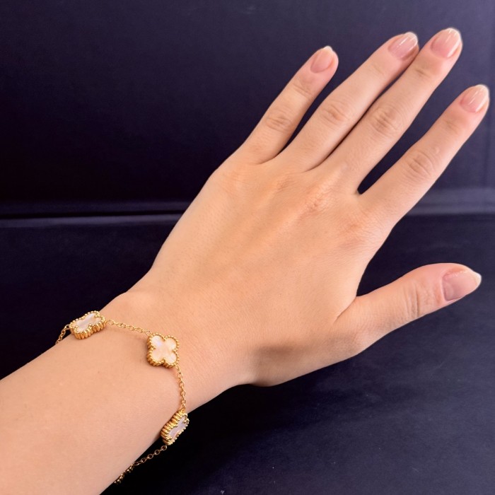 Sedef Dört Yapraklı Taşlı Bileklik Çelik resmi