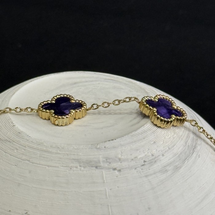 Mor Dört Yapraklı Taşlı Bileklik (Altın Detaylı) Çelik resmi