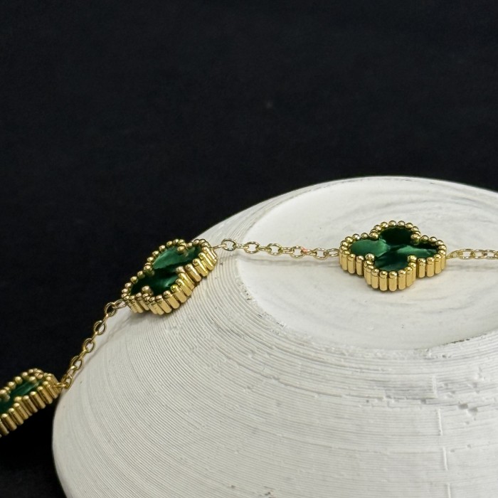 Yeşil Dört Yapraklı Taşlı Bileklik (Altın Detaylı) Çelik resmi