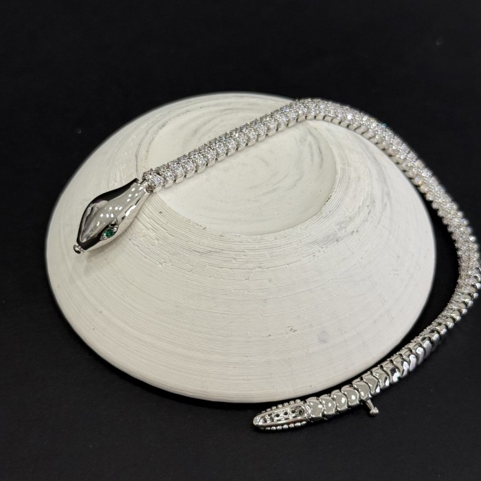 Yeşil Gözlü Yılan Bilezik – Gümüş Ton, Parlak Baş & Tam Pavé Sırt resmi