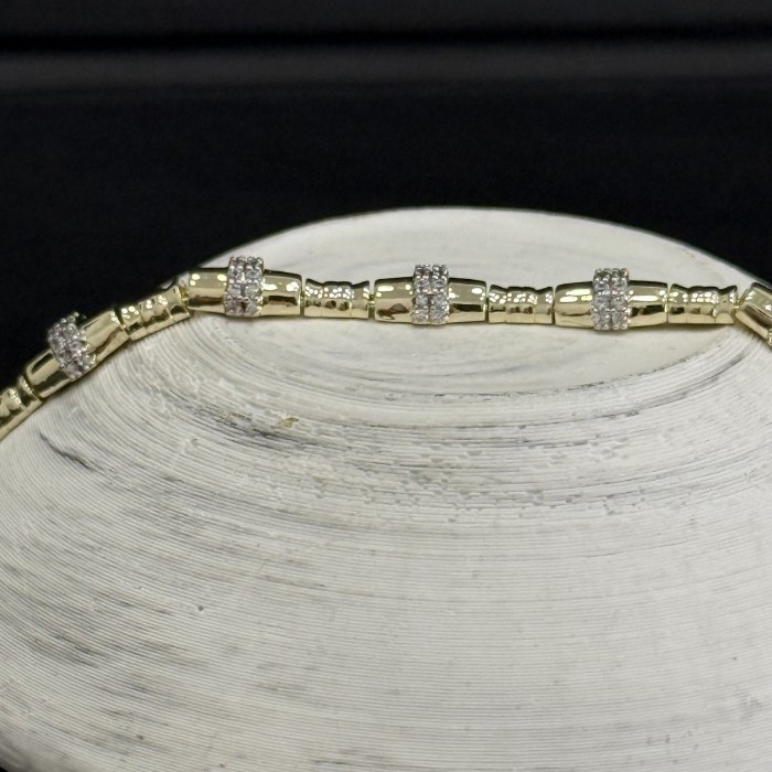 Segmentli Zirkon İstasyonlu Bileklik – Altın Tonlu  resmi