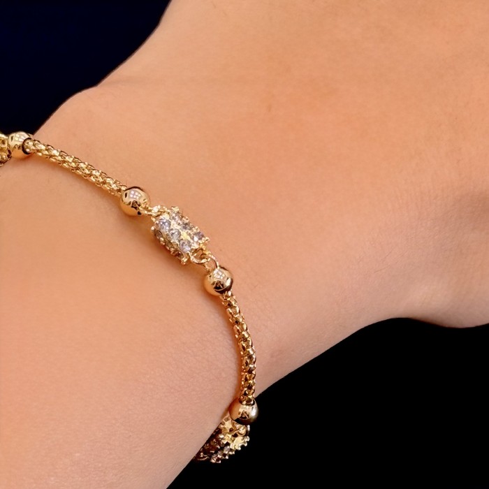 İnce Zincirli Üç İstasyon Zirkon Bileklik – Altın Tonlu İthal resmi