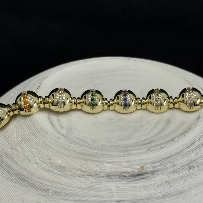 Küre Boncuk & Mikro Taş Şeritli Bileklik – Altın Tonlu İthal resmi