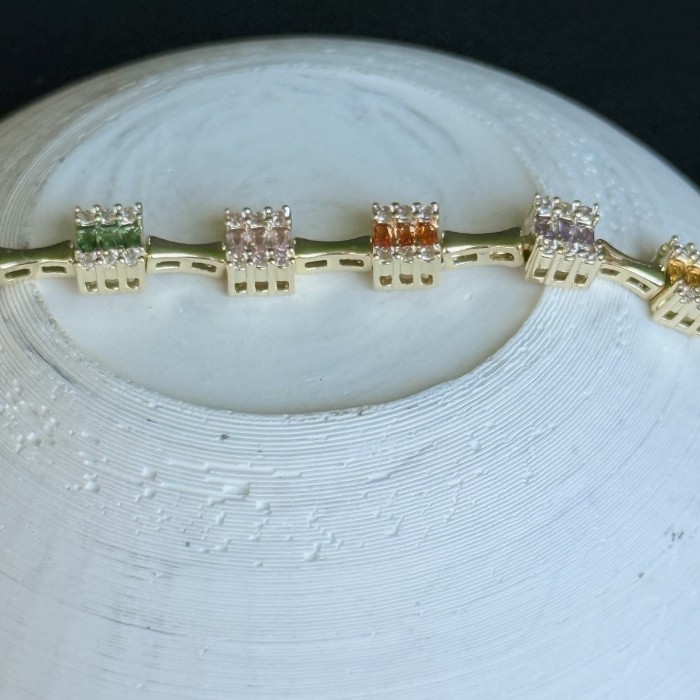 Renkli Taşlı Zarif Bilezik resmi