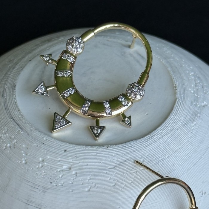 Üçgen Detaylı Renkli Halka Küpe resmi