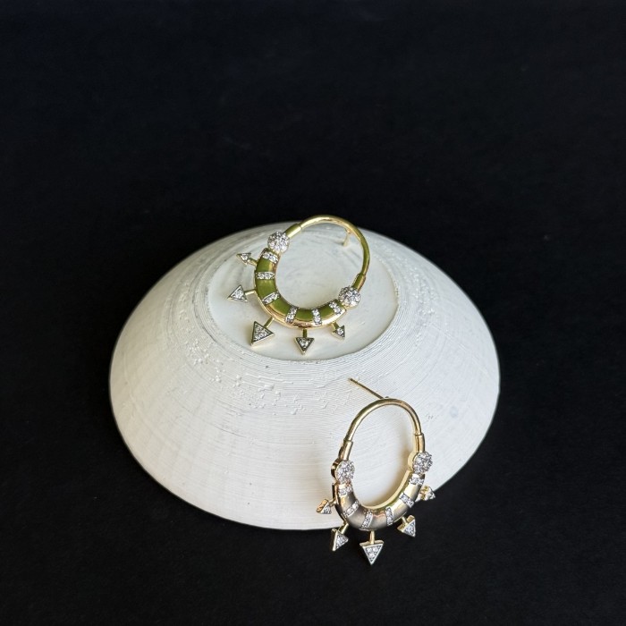 Üçgen Detaylı Renkli Halka Küpe resmi