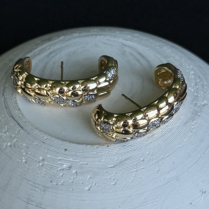 Oval Form Taşlı Küpe resmi