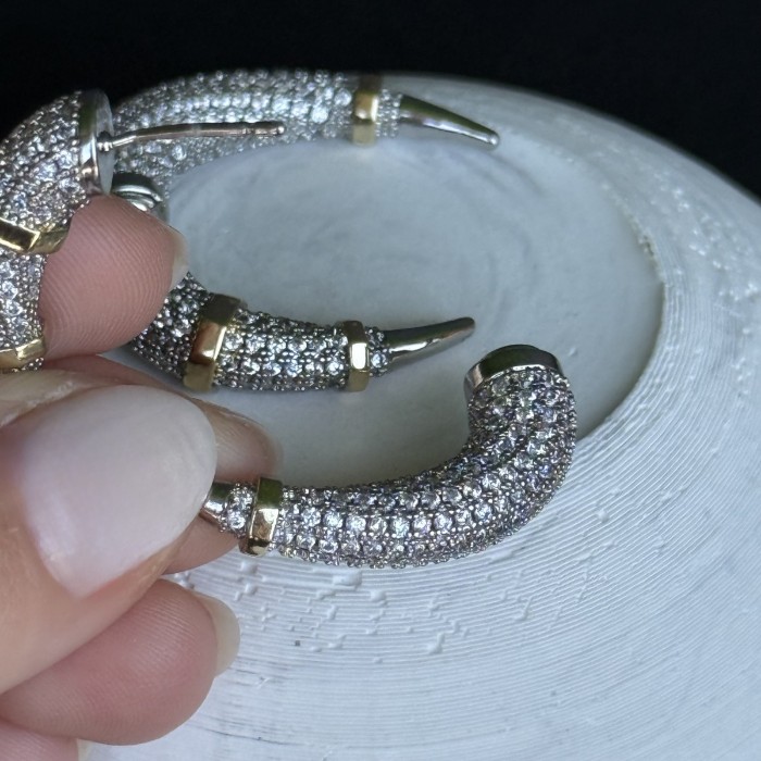 Segment Bantlı Pavé Boynuz Küpe resmi