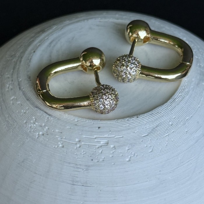 Kilit Form Küpe – Pavé Top Charm resmi