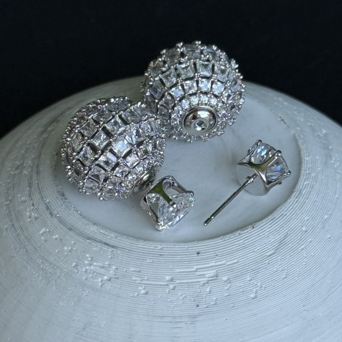 Top Başlı Tektaşlı Küpe resmi