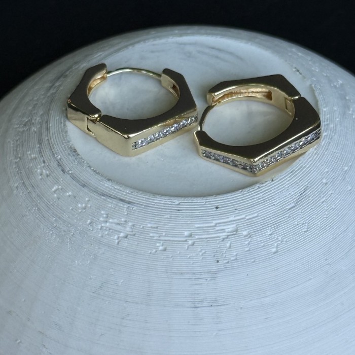 Beşgen Formlu Kafes Küpe resmi