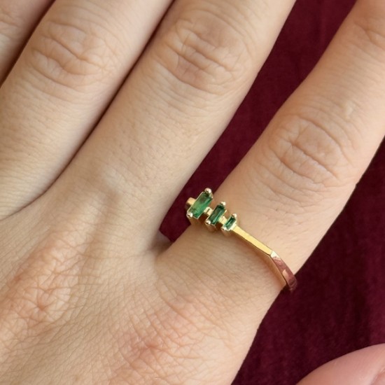 Yeşil Taşlı Gold Yüzük: Doğanın Işıltısı resmi