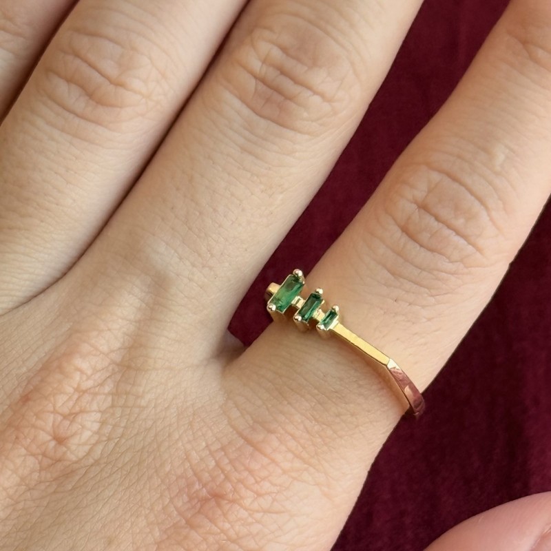 Yeşil Taşlı Gold Yüzük: Doğanın Işıltısı resmi