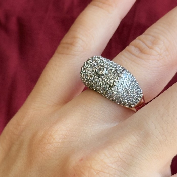 Taşlı Gümüş Yüzük: Işıltılı Zarafet resmi