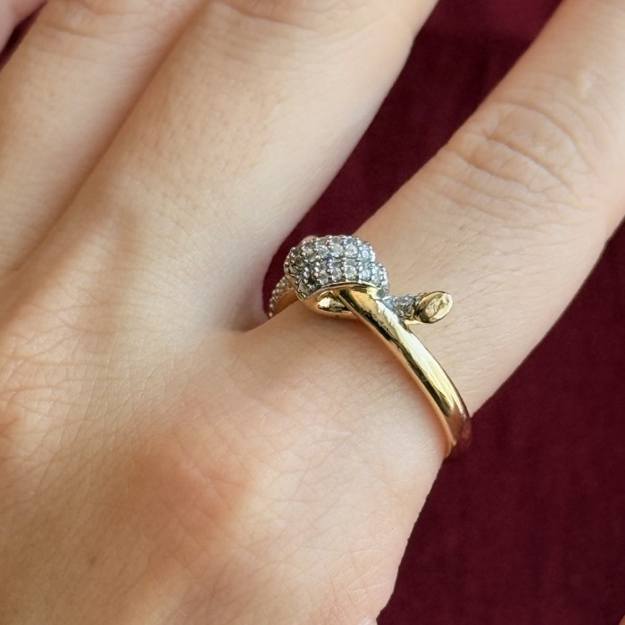 Gold & Gümüş Düğüm Yüzük: Birleşen Zıtlıklar resmi