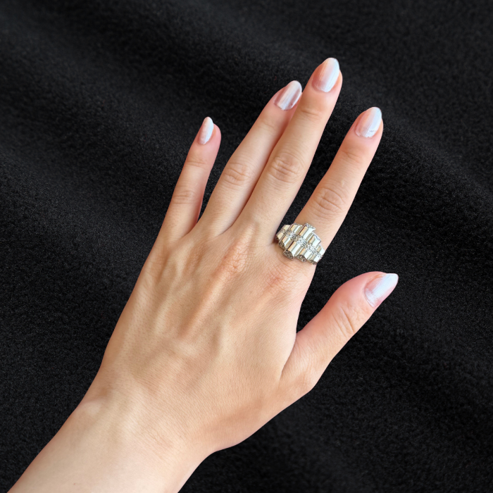 Zarif Gümüş Yüzük: Sade ve Şık resmi