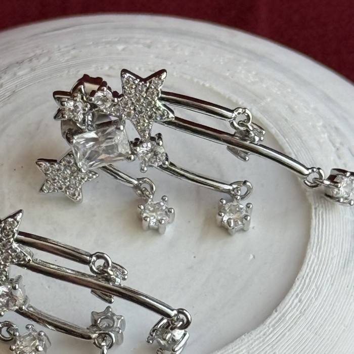 Yıldız Işıltısı Sallantılı Küpe resmi