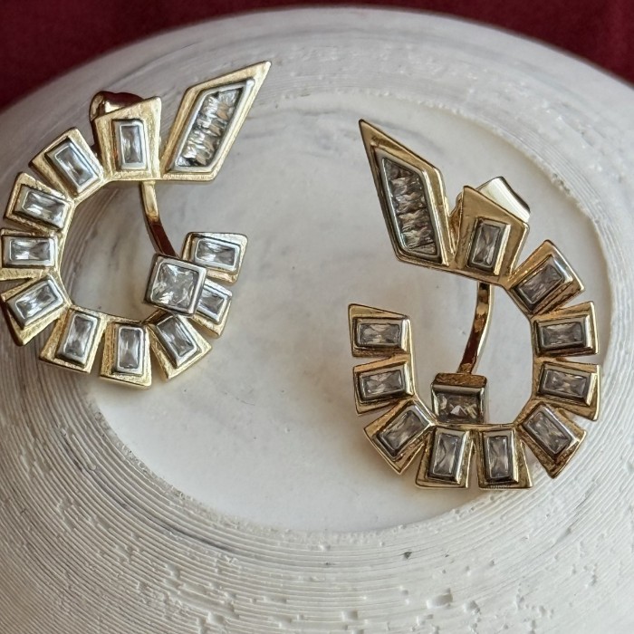 Gümüş Detaylı Gold Küpe: Zarafetin ve Şıklığın Mükemmel Uyumu resmi