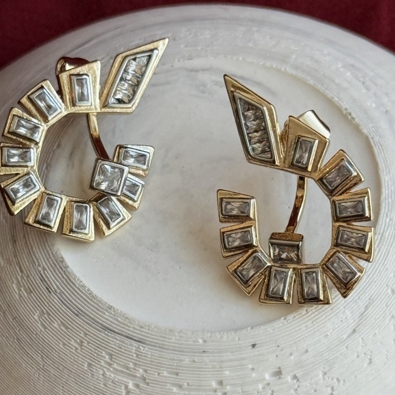 Gümüş Detaylı Gold Küpe: Zarafetin ve Şıklığın Mükemmel Uyumu resmi