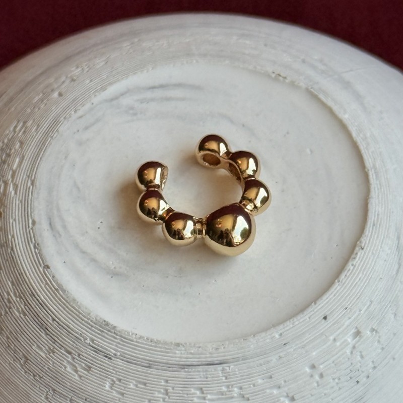 Gold Burgu Detaylı Earcuff: Zarif ve Modern Şıklık resmi