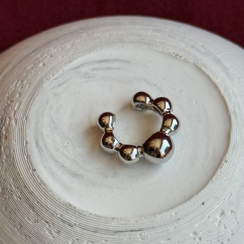 Gümüş Burgu Detaylı Earcuff: Zarif ve Şık Bir Dokunuş resmi