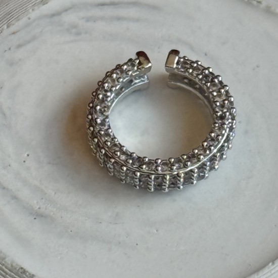 Gümüş Taşlı Earcuff: Zarif ve Parıldayan Detay resmi