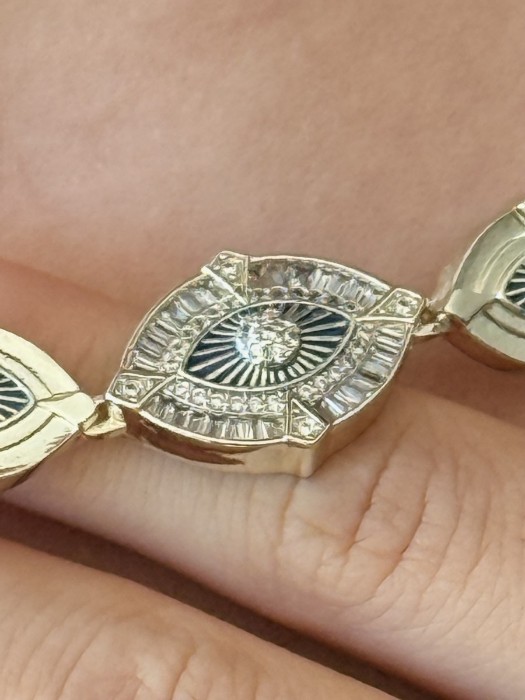 Göz Detaylı Kolye: Farklı ve Şık Bir Dokunuş resmi