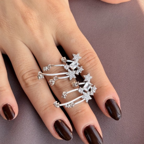 Yıldız Işıltısı Sallantılı Küpe resmi