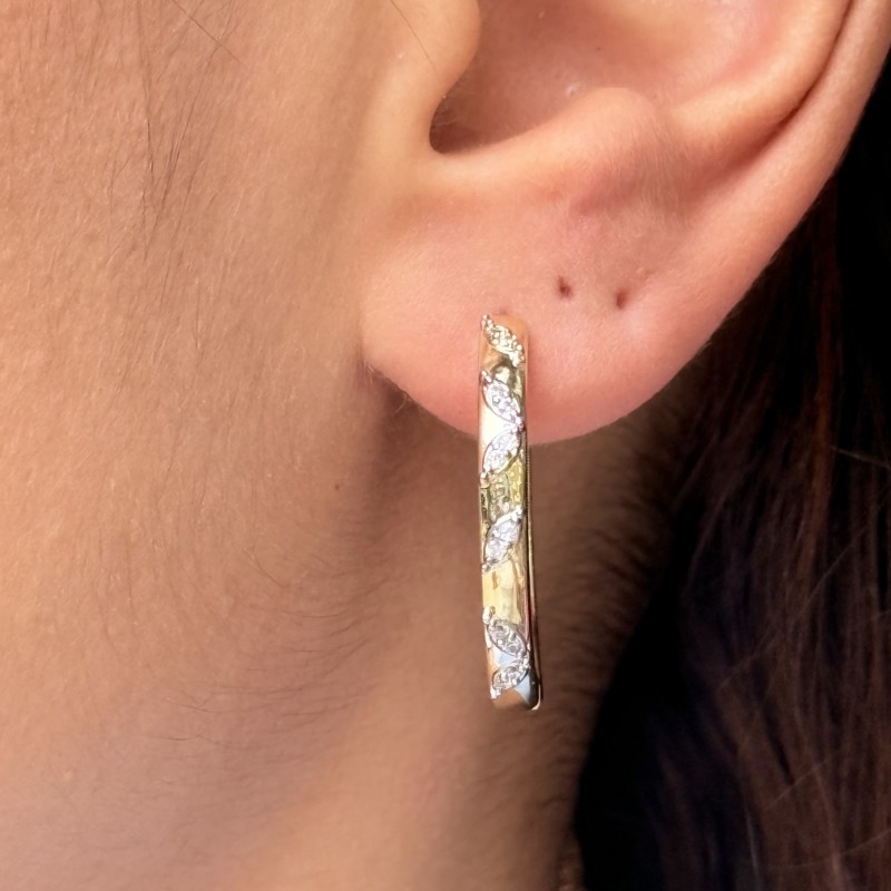 Modern Işıltı: Silver & Gold Halka Küpe resmi