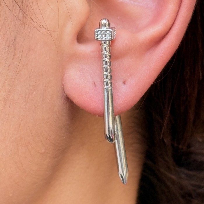 Çivi Form Küpe resmi