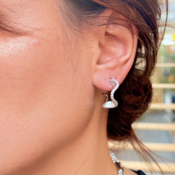 Kıvrımlı Spiral Küpe resmi