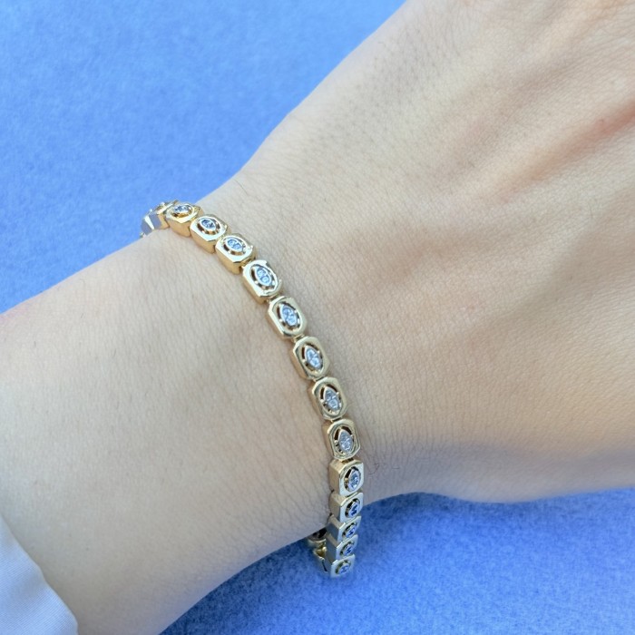 Oval Çerçeveli Taşlı Bileklik resmi