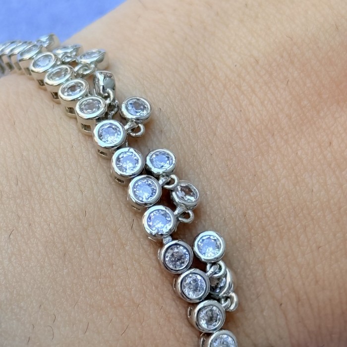 Yuvarlak Taşlı Zincir Bileklik resmi