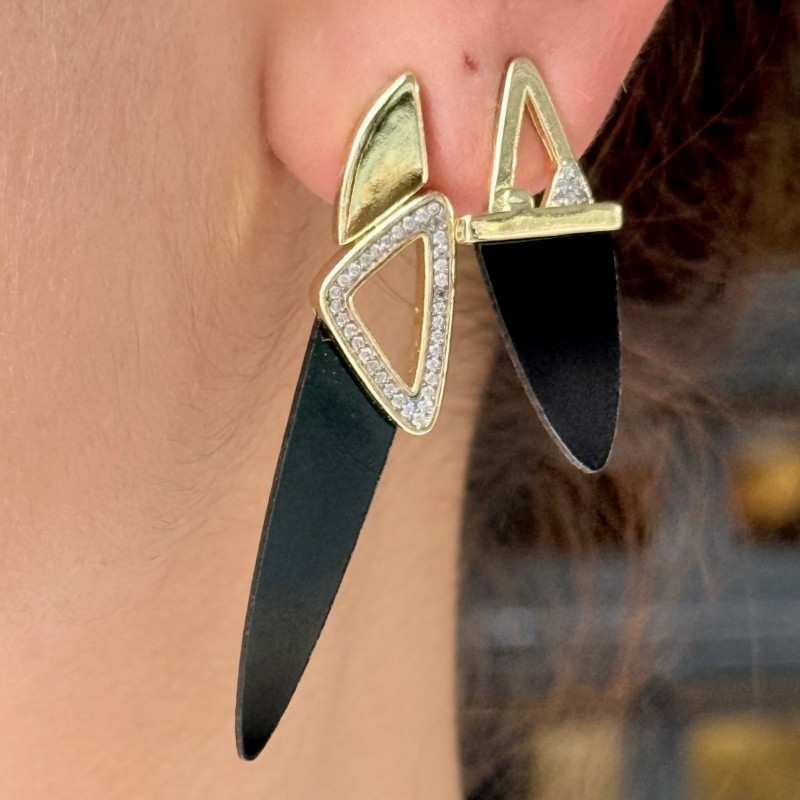 Siyah Üçgen Detaylı Küpe resmi